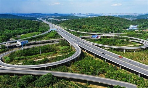 乡城钢筋套筒应用于高速公路